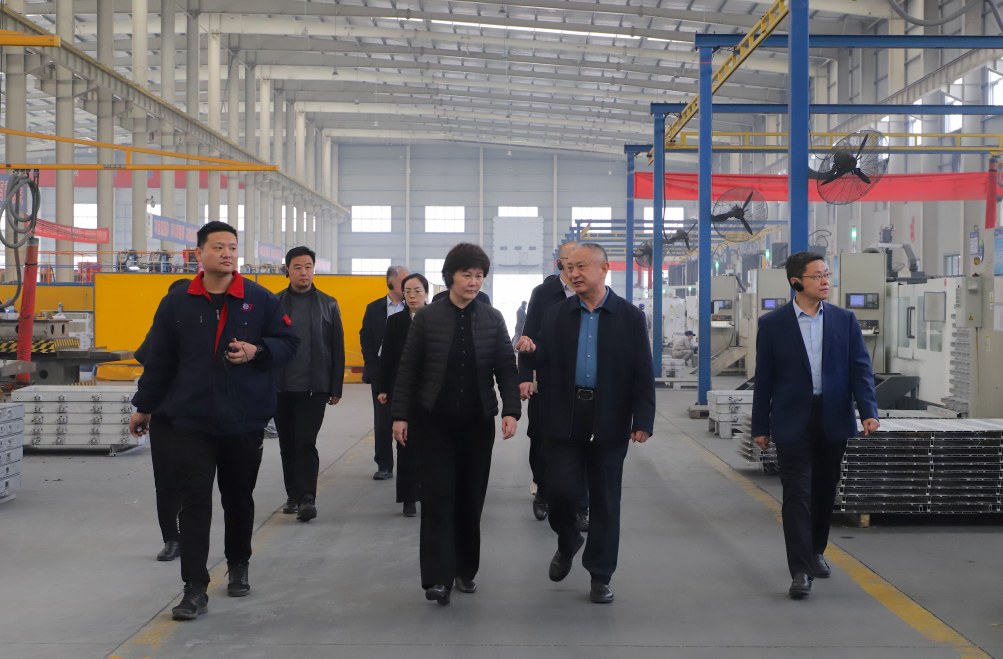 省工商聯(lián)黨組成員、秘書長于玲一行來山東三星集團調(diào)研