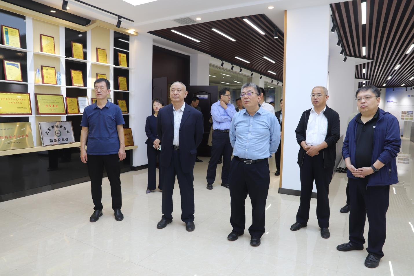 山東省市場(chǎng)監(jiān)管局二級(jí)巡視員、計(jì)量處處長趙風(fēng)勇一行來山東三星集團(tuán)調(diào)研