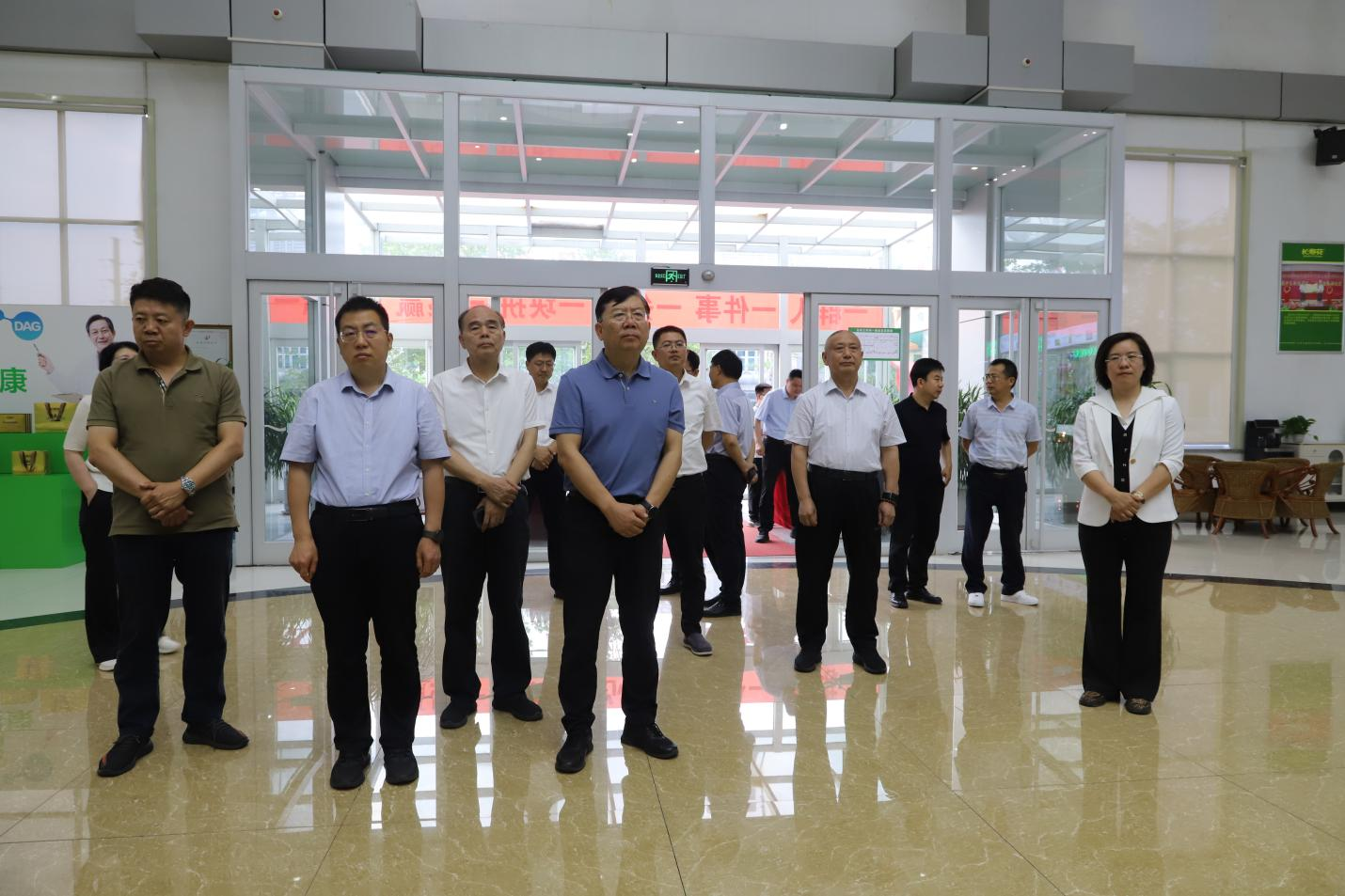 河南省政府參事、省政府原秘書(shū)長(zhǎng)劉世偉一行來(lái)山東三星集團(tuán)調(diào)研