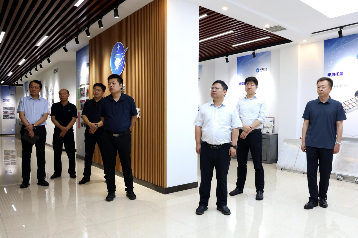 中國鐵建電氣化局集團(tuán)軌道交通器材有限公司黨委書記、執(zhí)行董事劉如久一行來山東三星集團(tuán)考察