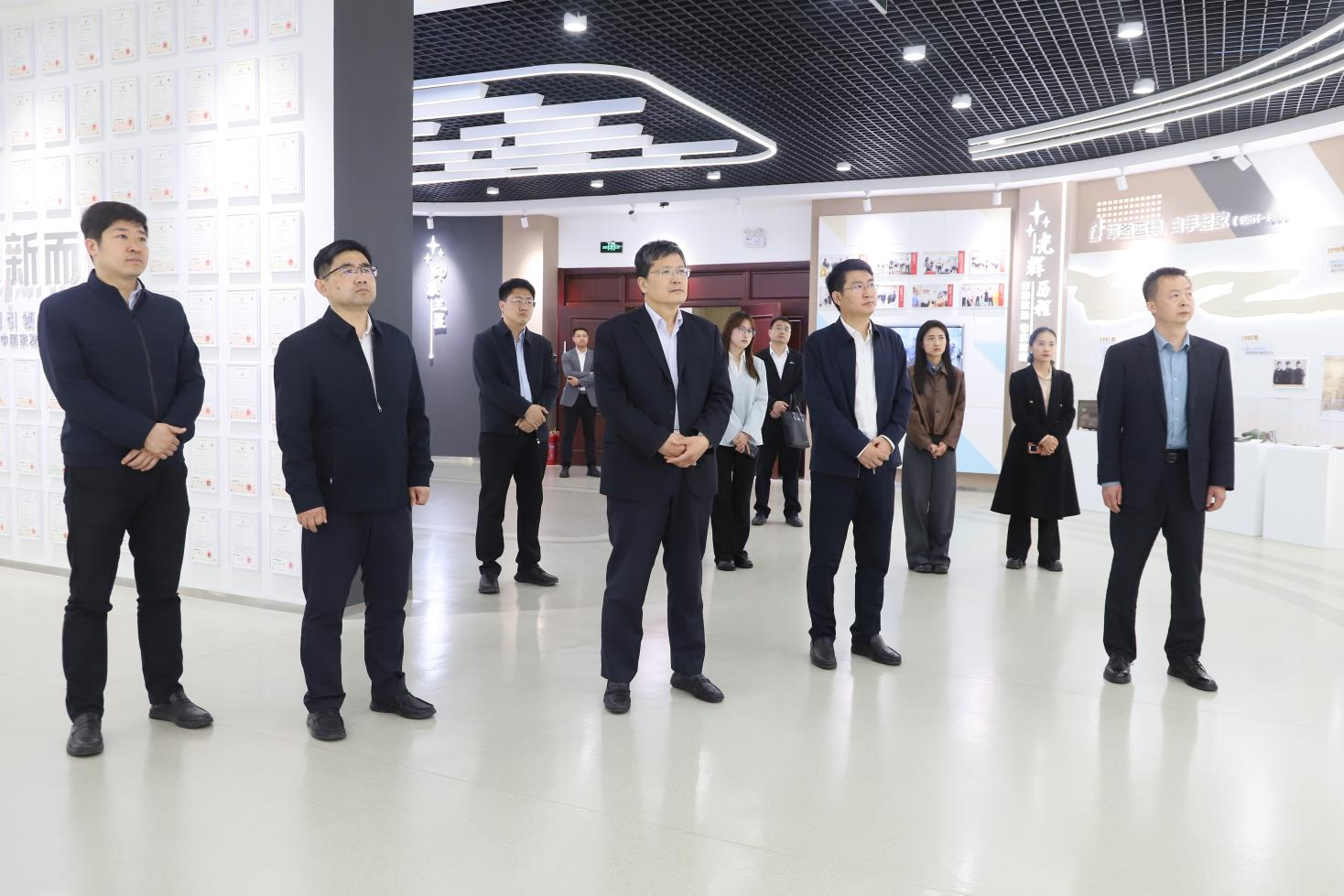 濱州市委市直機(jī)關(guān)工委副書記、三級(jí)調(diào)研員張榮堂帶隊(duì)來山東三星集團(tuán)調(diào)研