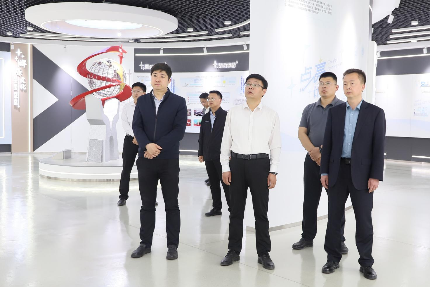 鄒平市委社會(huì)工作部部長(zhǎng)、市委“兩新”工委書記李偉來山東三星集團(tuán)調(diào)研