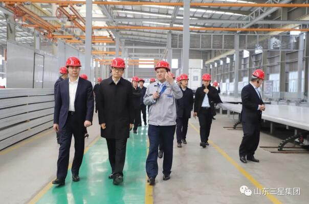 山東重工集團(tuán)、濰柴動力、中國重汽集團(tuán)、中通客車集團(tuán)領(lǐng)導(dǎo)一行來機(jī)械公司交流考察